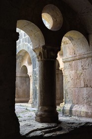 France, Var, the Thoronet cistercian abbey, the cloister, twin arches