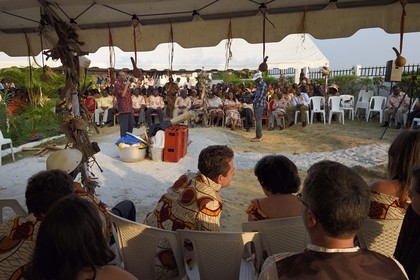 Gabon, Libreville, mariage coutumier, discussions autour de la dot
