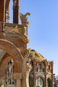 Espagne, Catalogne, Barcelone, quartier d'El Guinardo, ancien Hospital de la Santa Creu i de Sant Pau classé Patrimoine Mondial de l'UNESCO, de style moderniste par l'architecte Domenech i Montaner, aujourd'hui un musée et un centre culturel, batiment des salles d'opération Saint Cosme et Saint Damien (Sant Cosme i Sant Damia)