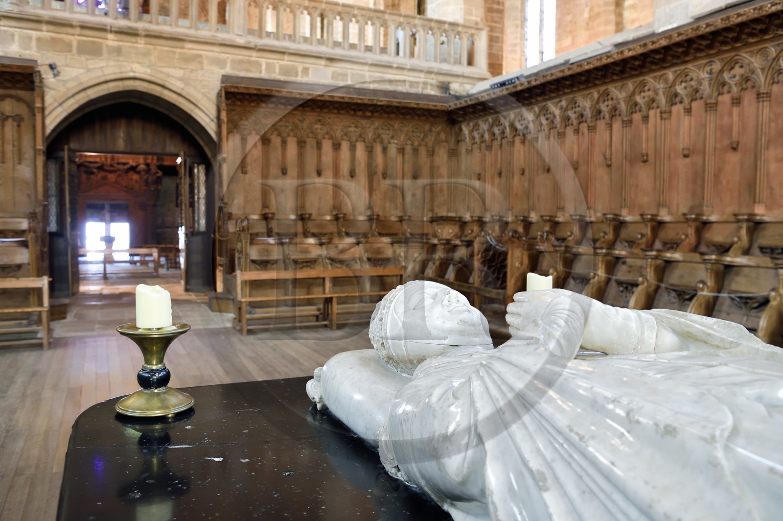 France, Haute-Loire (43), Parc naturel régional Livradois-Forez, abbaye de La Chaise-Dieu, l’église abbatiale Saint-Robert, chœur avec le jubé et le tombeau du Pape Clément VI