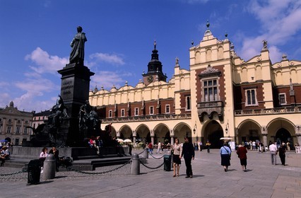 Poland, Lesser Poland region, Krakow, old town (Stare Miasto), the Sukiennice (Cloth Hall) on the market square and the statue of Adam Mickiewicz