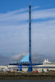 France, Loire-Atlantique (44), Saint-Nazaire, Solid Sail créée par les Chantiers de l'Atlantique pour les futurs grands paquebots, démonstrateur pour tester une voile solide de 1 200m² installée sur un balestron orientable à 360° supportant un mât inclinable