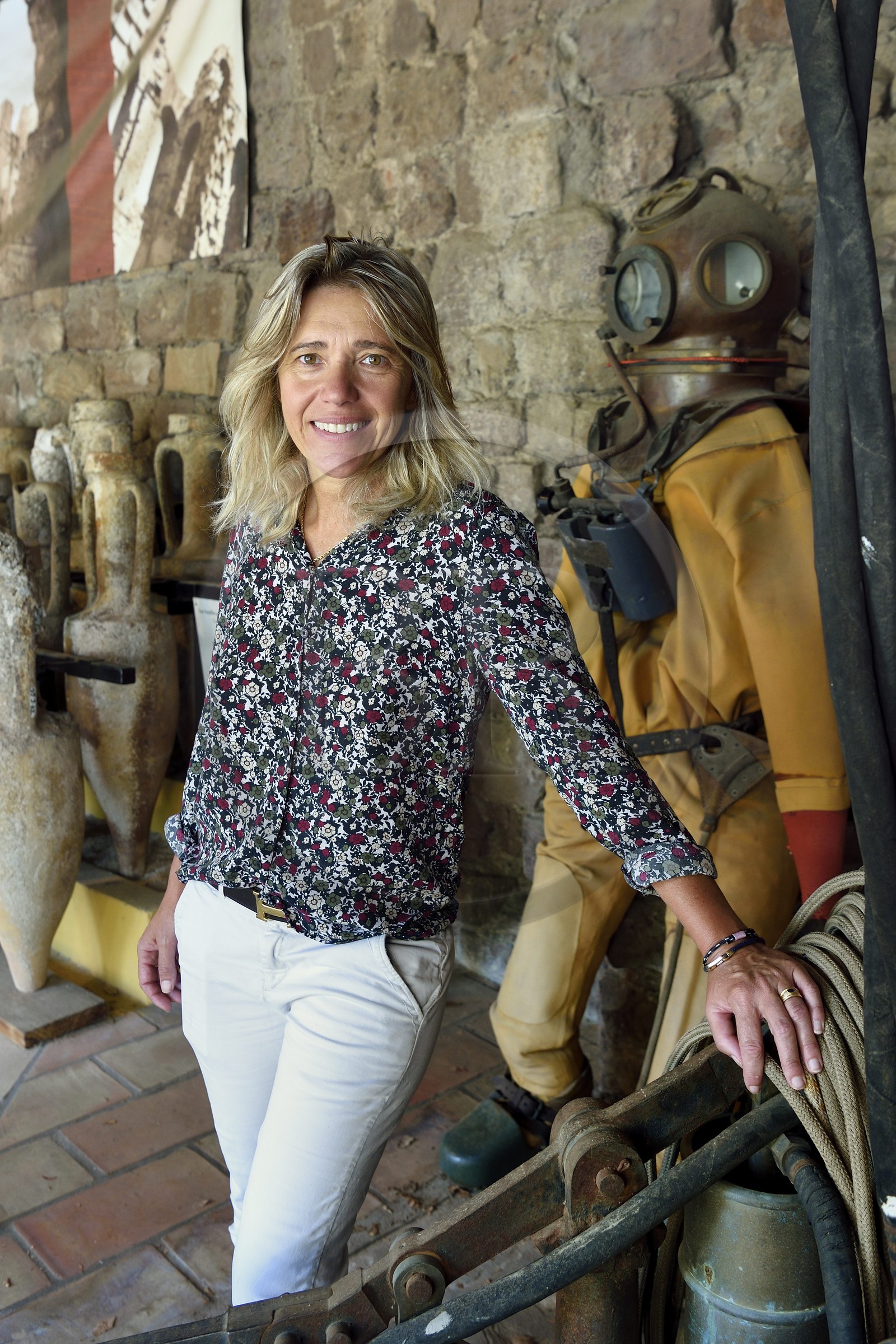 France, Var (83), Saint-Raphaël, Anne Joncheray la conservatrice du musée archéologique de Saint-Raphaël et plongeuse archéologue