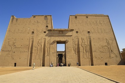 Egypt, Upper Egypt, Nile Valley, Edfu, temple dedicated to Horus God, the entrance pylon