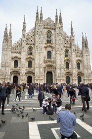 Italy, Lombardy, Milan, Piazza del Duomo, tourists in front of the Cathedral of the Nativity of the Holy Virgin (Duomo)