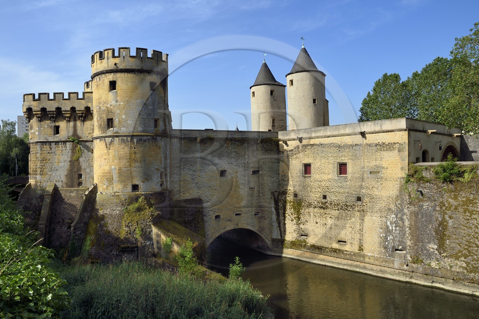France, Moselle (57), Metz, la Porte des Allemands sur la rivière Seille est un vestige de l'ancienne enceinte médiévale