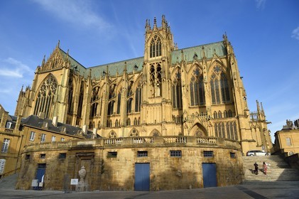 France, Moselle (57), Metz, la cathédrale Saint-Etienne en pierre de Jaumont, facade Nord-Ouest