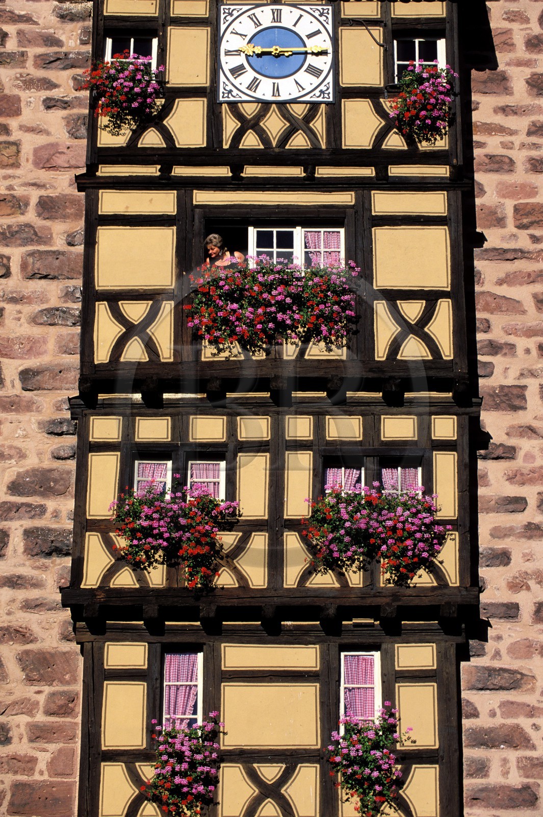 France, Haut-Rhin (68), Route des vins d' Alsace, Riquewihr, labellisé Les Plus Beaux Villages de France, la porte du Dolder France, Haut-Rhin (68), Route des vins d' Alsace, Riquewihr, labellisé Les Plus Beaux Villages de France, la porte du Dolder