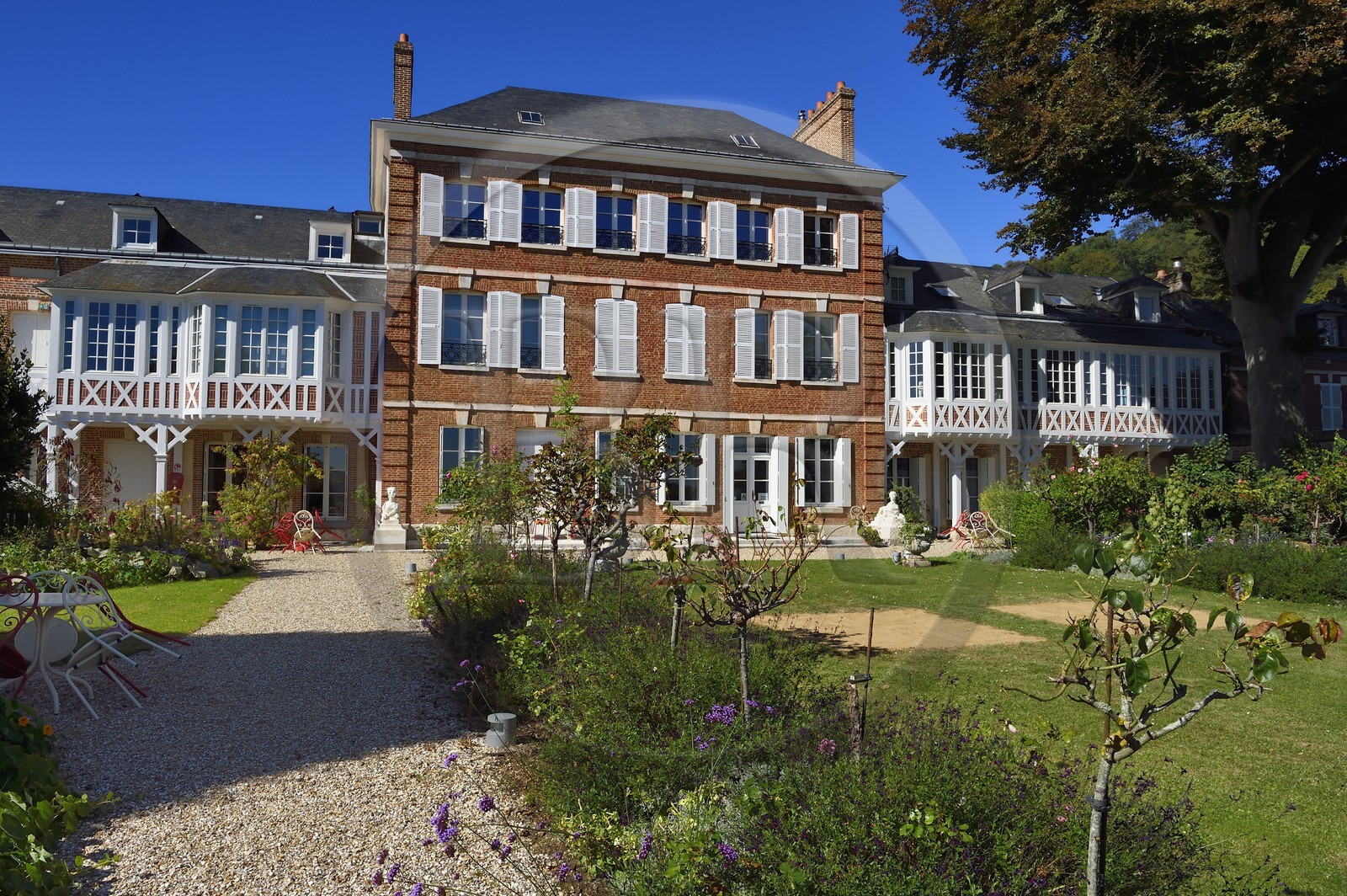 France, Seine-Maritime (76), Pays de Caux, Parc naturel régional des Boucles de la Seine normande, Villequier en bordure de Seine, le Musée Victor Hugo, maison de la famille Vacquerie où Victor Hugo séjourna à plusieurs reprises devenu aujourd'hui le musée Victor Hugo