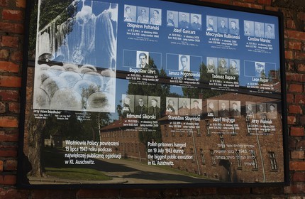 Pologne, région de la Petite-Pologne, environs de Cracovie, village d' Oswiecim, Camp allemand nazi de concentration et d'extermination d'Auschwitz( 1940-1945), classé Patrimoine Mondial de l'UNESCO, victimes présentées sur la place d' Appel et de pendaison