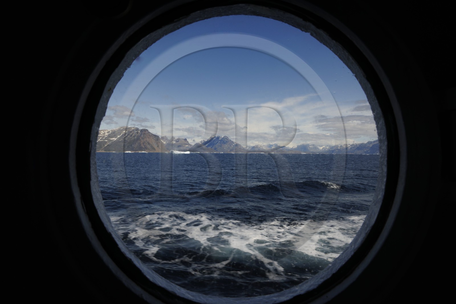 Groenland, navigation du bateau de croisière le Princess Danané dans la région méridionale au large du Cap Farvel (Farewell)