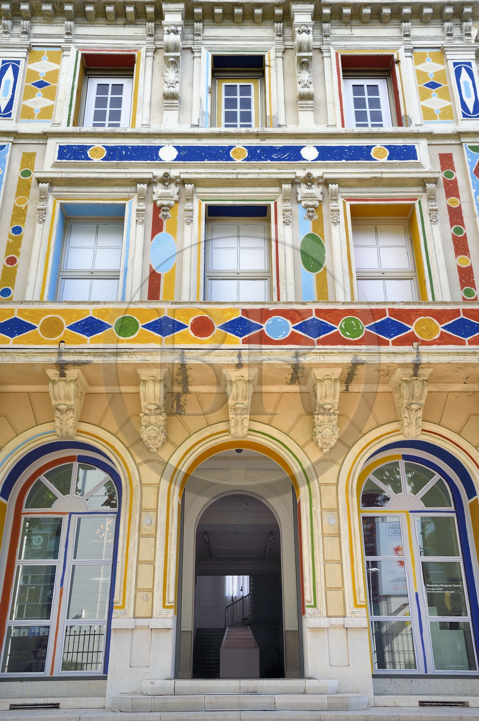 France, Var (83), Toulon, Centre d'Art de l'Hotel des Arts, décors peints sur facade par l'artiste Alexandre Benjamin Navet