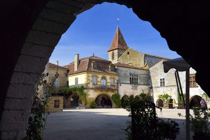 France, Dordogne, Perigord Pourpre, Monpazier, labelled Les Plus Beaux Villages de France (The Most Beautiful Villages in France), place des Cornieres in the heart of the village