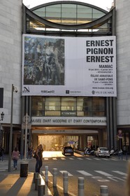 France, Alpes-Maritimes (06), Nice, le musée d'Art Moderne et Contemporain, affiche pour une exposition de Ernest Pignon Ernest