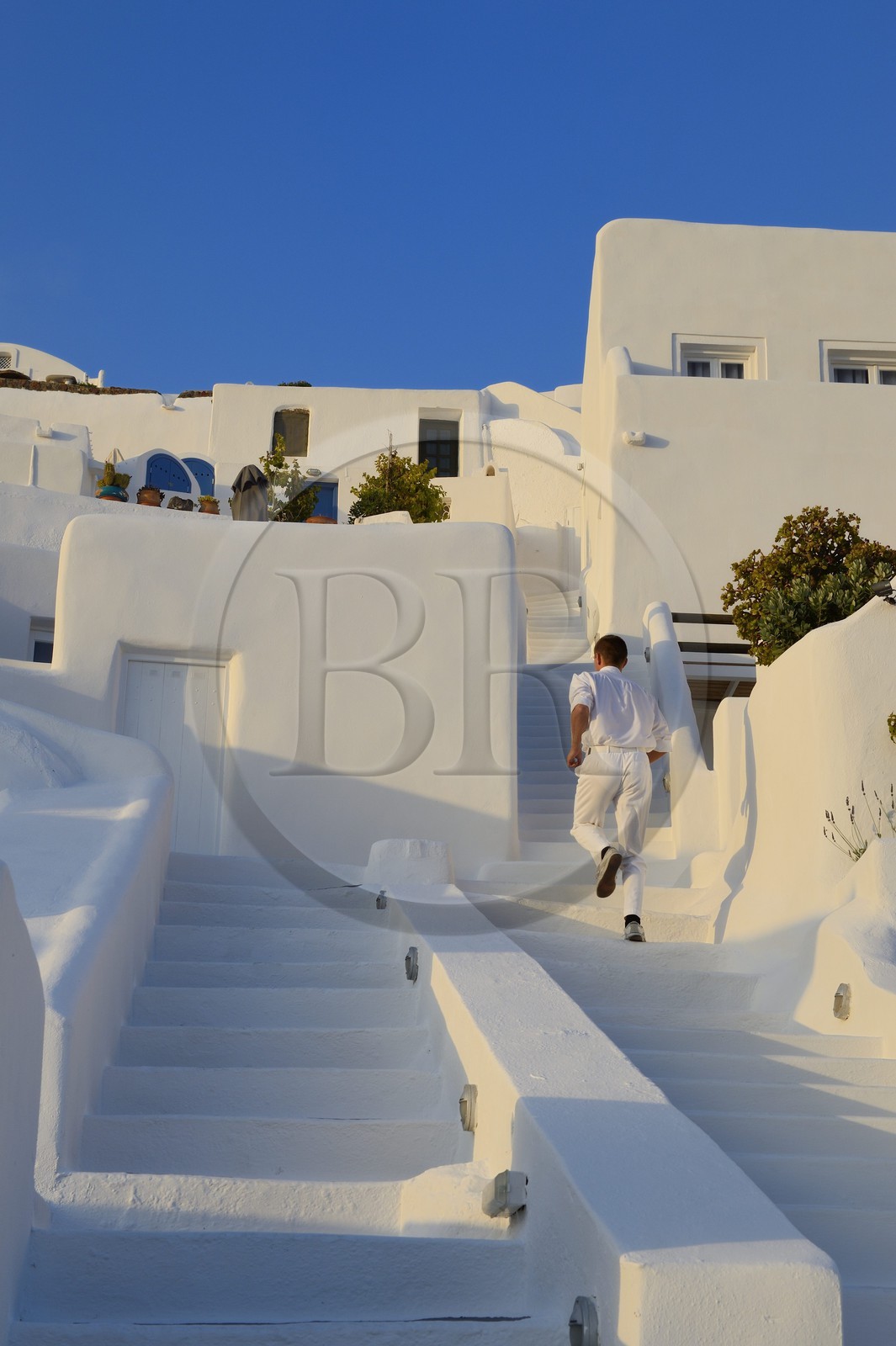 Grèce, Les Cyclades, mer Égée, île de Santorin (Thira ou Théra), village de Oia, l'hôtel Relais & Châteaux Kirini Suites & Spa