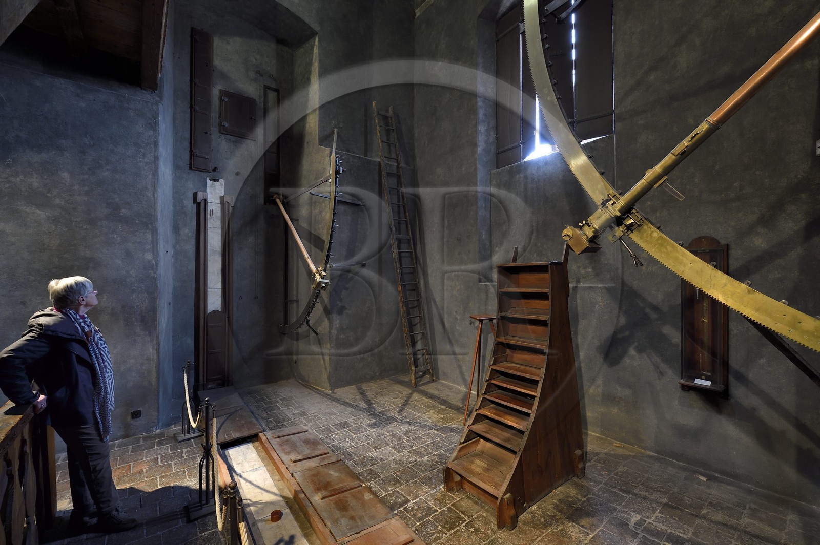 République Tchèque, Prague, centre historique classé Patrimoine Mondial de l' UNESCO, quartier de Stare Mesto, Clementinum (Klementinum), tour de l’observatoire astronomique avec deux quadrants muraux géants, sextants et autres instruments d’observation République Tchèque, Prague, centre historique classé Patrimoine Mondial de l' UNESCO, quartier de Stare Mesto, Clementinum (Klementinum), tour de l’observatoire astronomique avec deux quadrants muraux géants, sextants et autres instruments d’observation