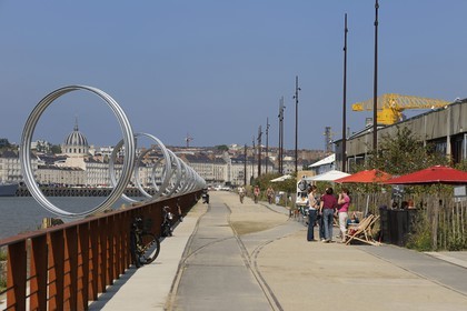 France, Loire-Atlantique (44), Nantes, l'Ile de Nantes, les anneaux de Buren sur les quais de Loire