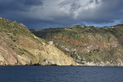 Italie, Sicile, iles Eoliennes, classées Patrimoine Mondial de l'UNESCO, Ile de Lipari, les falaises de la côte Sud-Ouest de l'île à Quattrocchi