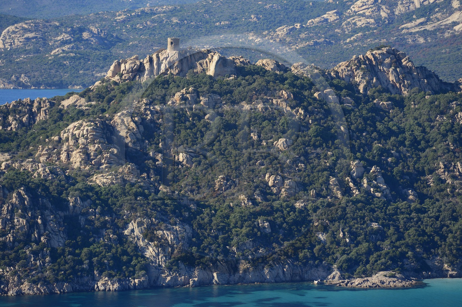 France, Corse-du-Sud (2A), le site naturel de Cala de Roccapina, la tour génoise de Roccapina et le rocher du Lion (vue aérienne)