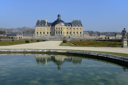France, Seine et Marne, Maincy, Chateau de Vaux le Vicomte, southern facade of the castle and the A la Francaise gardens created by Le Notre