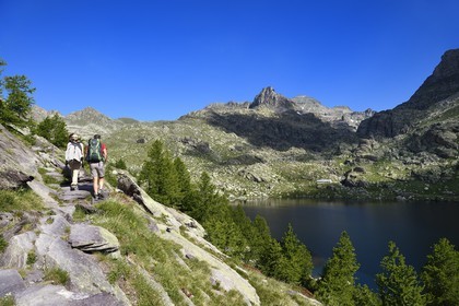 France, Alpes-Maritimes, parc national du Mercantour (Mercantour National Park), the Vallee des Merveilles (Valley of Wonders) scattered with thousands of rupestral engravings of the Bronze Age, hiking trail along Upper Lake Long and Mont Grand Capelet (2915 m) in the background