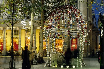 France, Paris (75), place du Palais Royal, bouche de métro stylisée de l'artiste Jean-Michel Othoniel