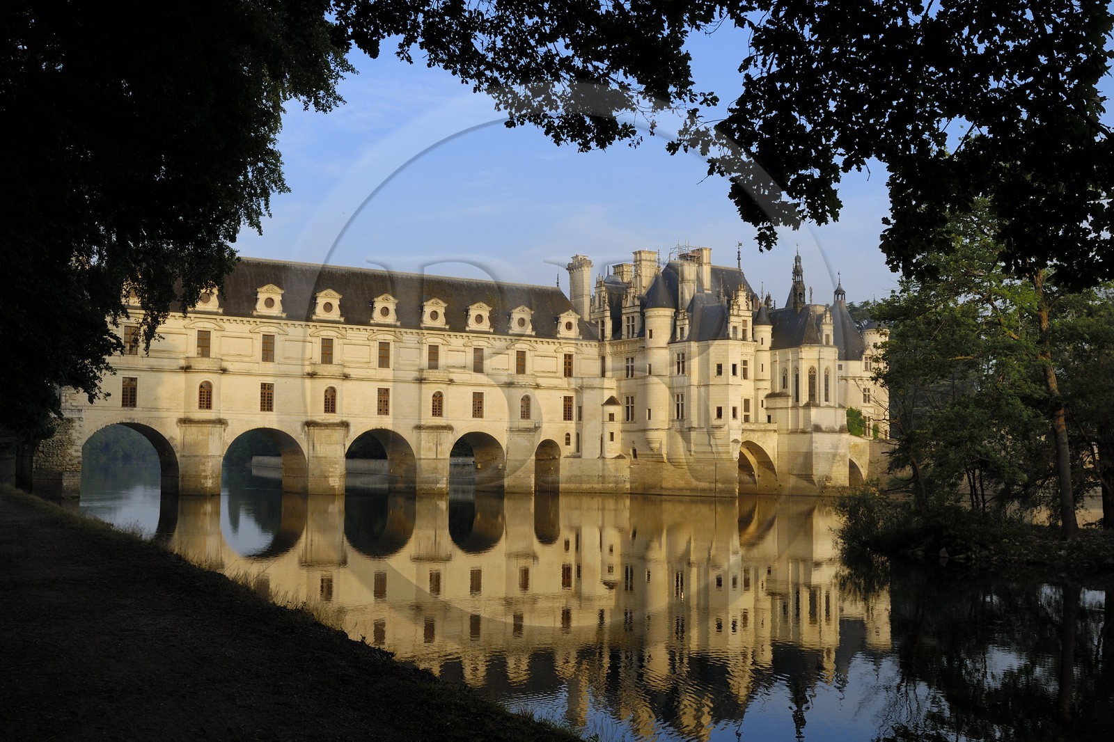 France, Indre-et-Loire (37), château de Chenonceau de style Renaissance qui enjambe le Cher, édifié de 1513 à 1521