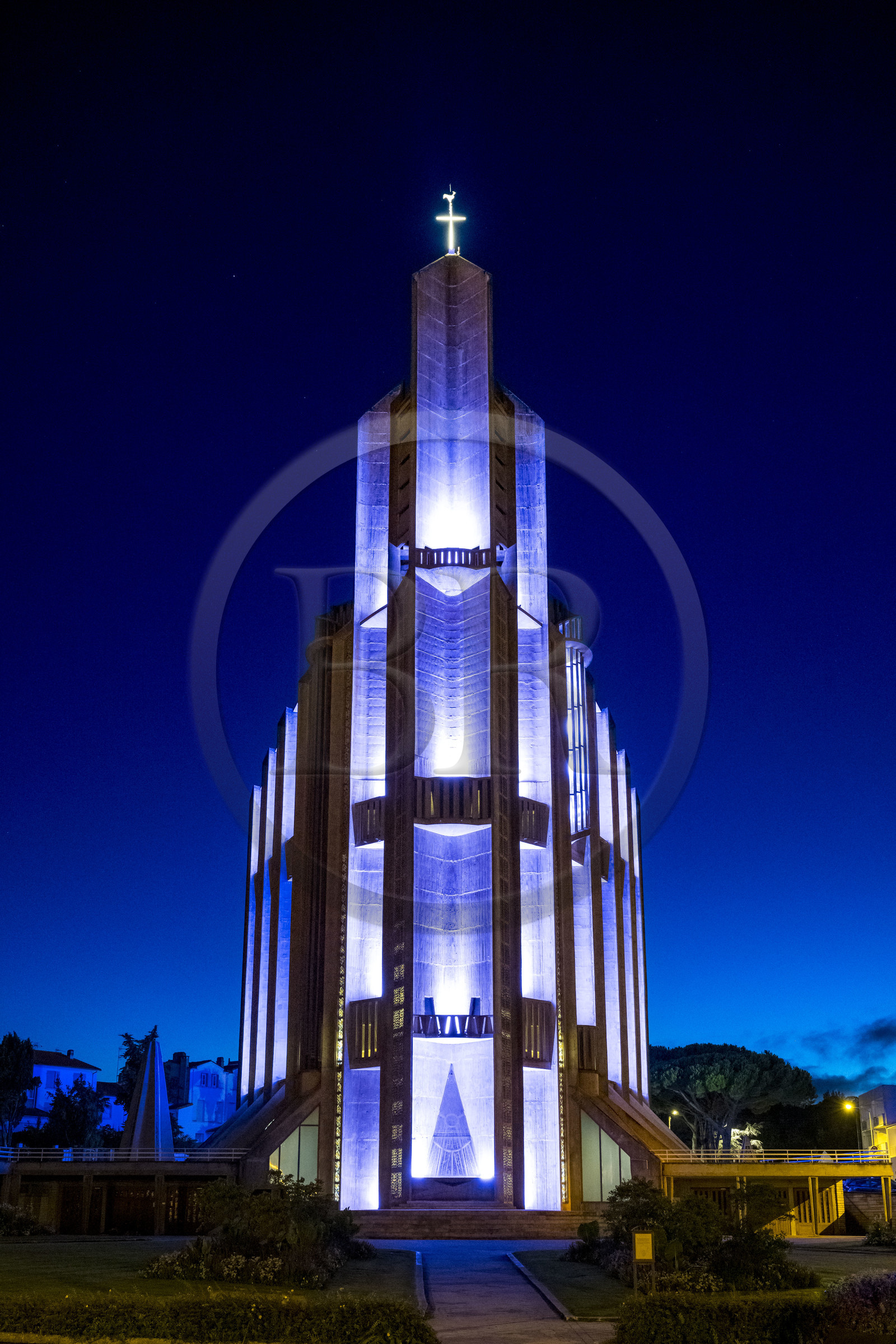 France, Charente-Maritime (17), Royan, église Notre-Dame de Royan construite de 1955 à 1958 par l'architecte Guillaume Gillet (Grand Prix de Rome)