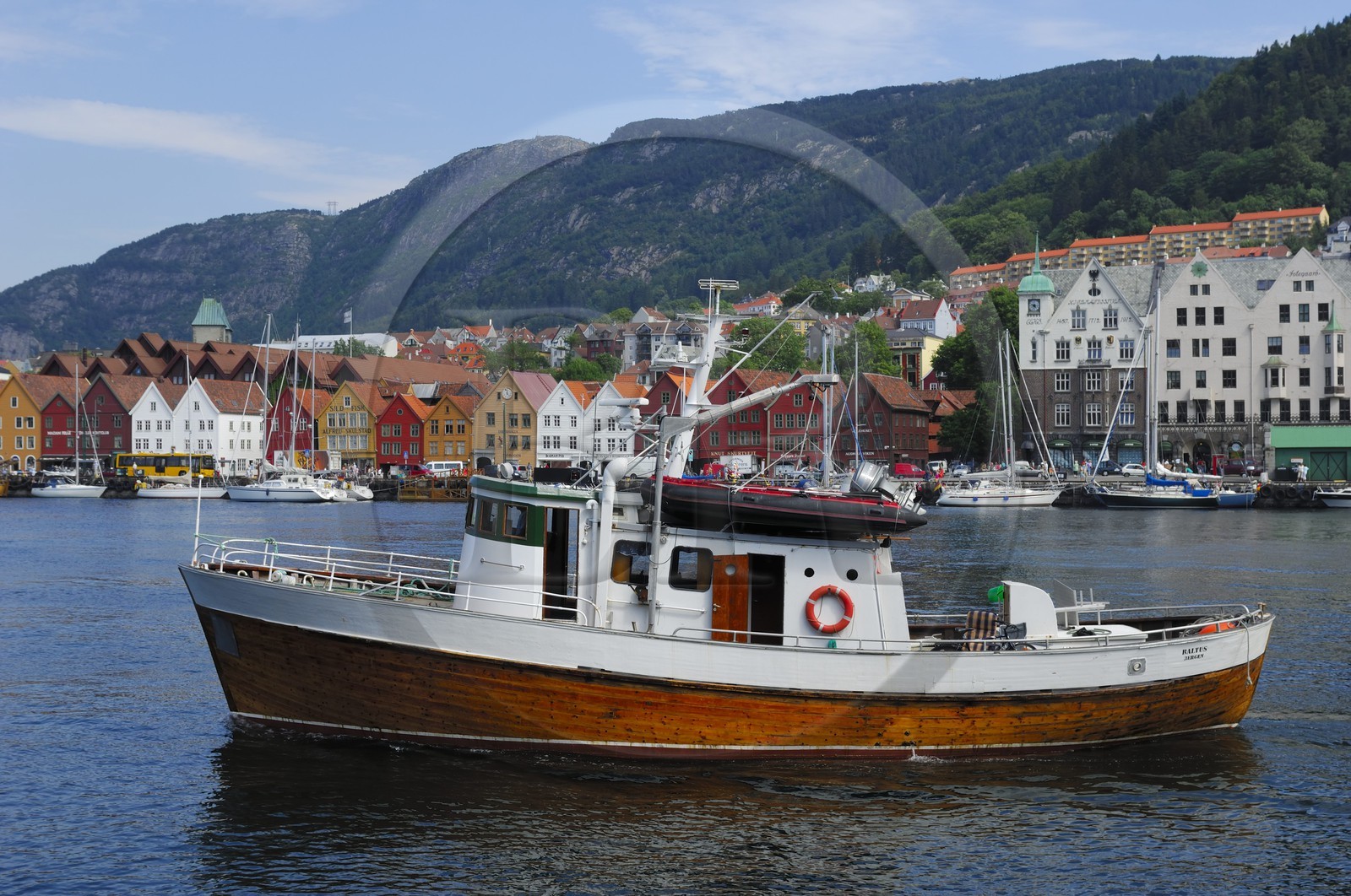 Norway, Hordaland, Bergen, travelers boat in the harbour