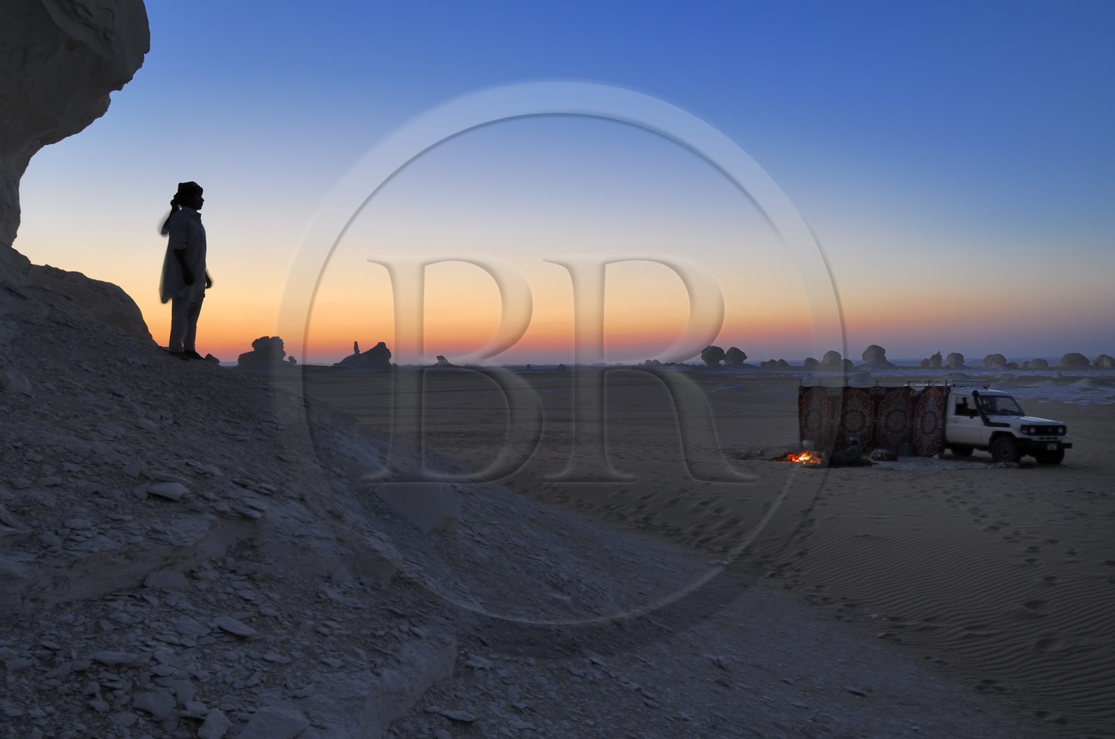 Egypte, désert libyque, bivouac dans le Désert Blanc au nord de Farafra