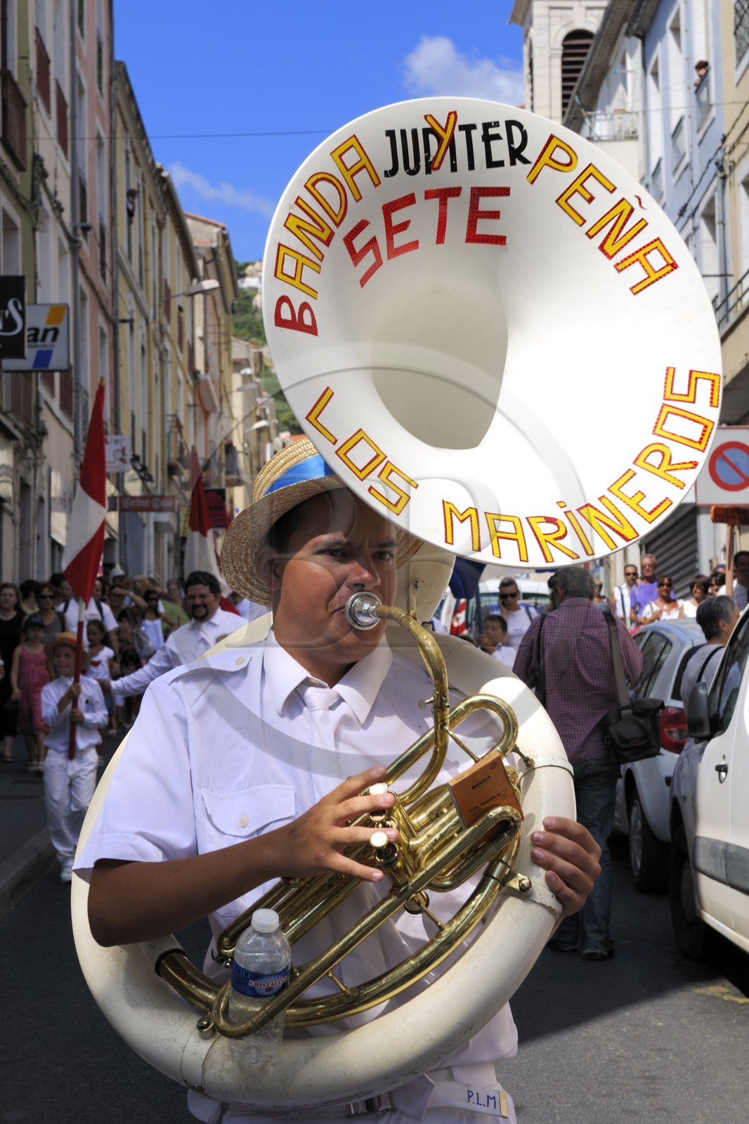 France, Hérault (34), Sète, fête de la Saint Louis, défilé des jouteurs accompagné de son orchestre Los Marineros