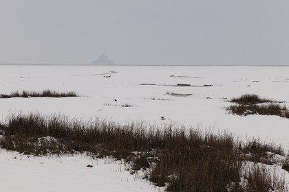 France, Manche (50), Mont-Saint-Michel, classé au Patrimoine Mondial de l'UNESCO, sous la neige