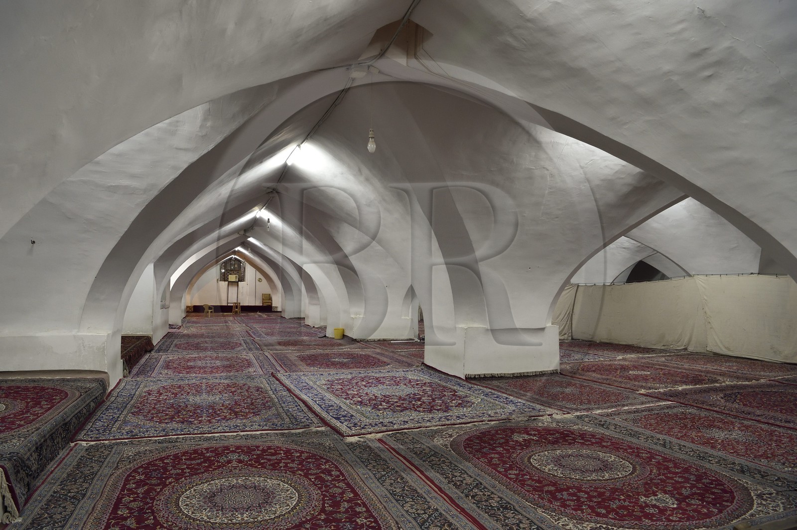Iran, province d'Ispahan, Ispahan, Mosquée Jame, grande mosquée d'Ispahan dite aussi mosquée du vendredi, chabestan, la salle de prière dans le hall d'hiver