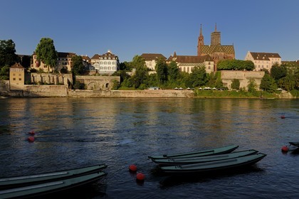 Suisse, Bâle, la rive gauche du Rhin et la quartier de la cathédrale