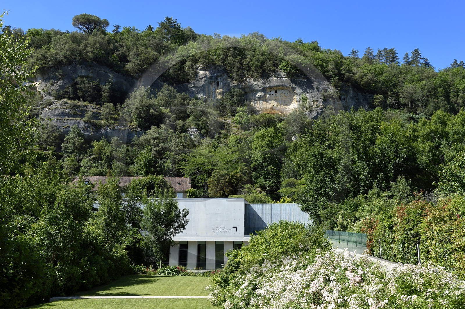 France, Dordogne (24), Périgord Noir, vallée de la Vézère, Les Eyzies-de-Tayac-Sireuil, site classé Patrimoine Mondial de l'UNESCO, Pôle International de la Préhistoire