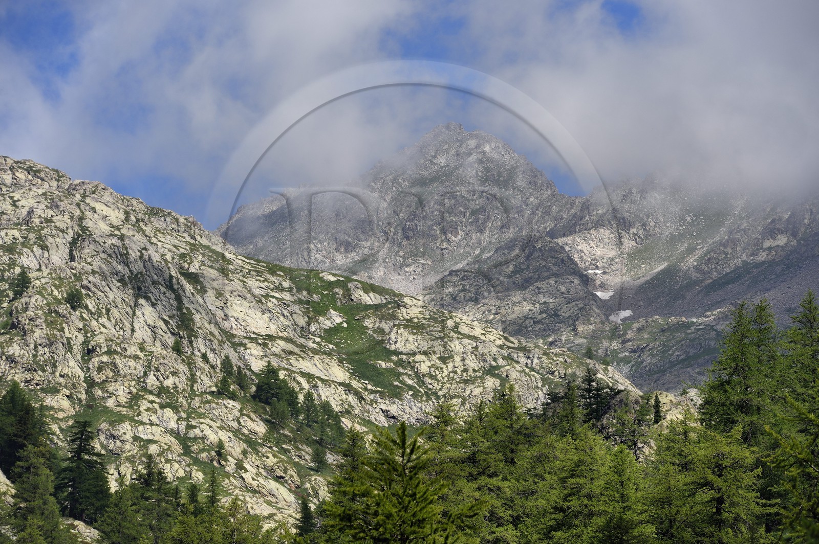 France, Alpes-Maritimes (06), parc national du Mercantour, vallée de la Valmasque, sommets de la haute Valmasque et la cime du Sabion (2610m) France, Alpes-Maritimes (06), parc national du Mercantour, vallée de la Valmasque, sommets de la haute Valmasque et la cime du Sabion (2610m)