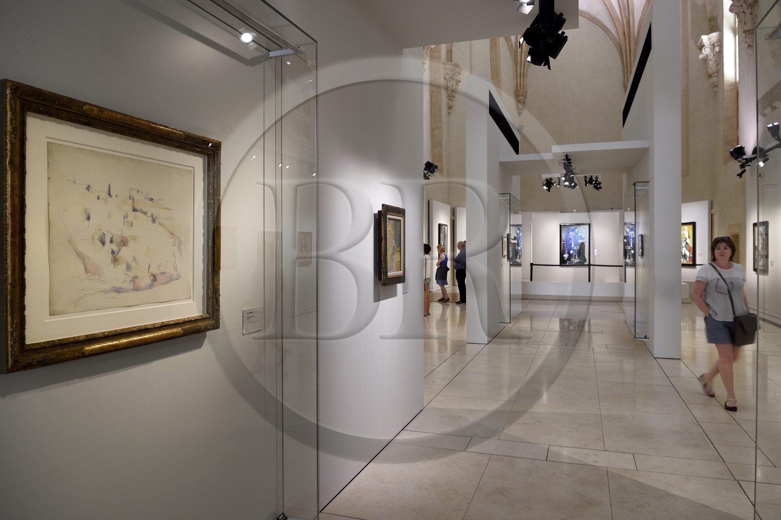 France, Bouches-du-Rhône (13), Aix en Provence, chapelle des Pénitents Blancs annexe du musée Granet, oeuvre de Paul Cézanne à gauche