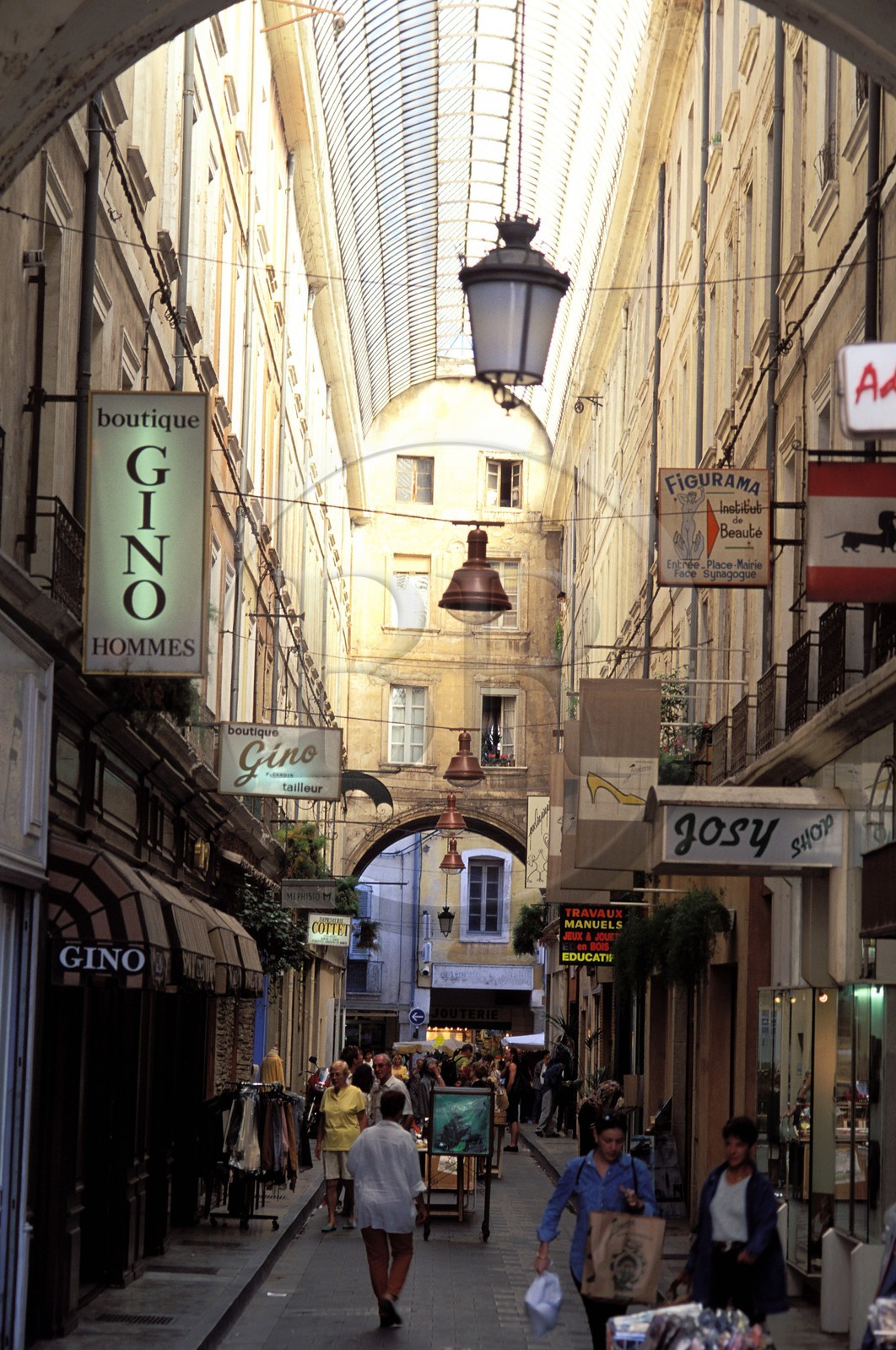 France, Vaucluse (84), Carpentras, le marché hebdomadaire (Comtat Venaissin)