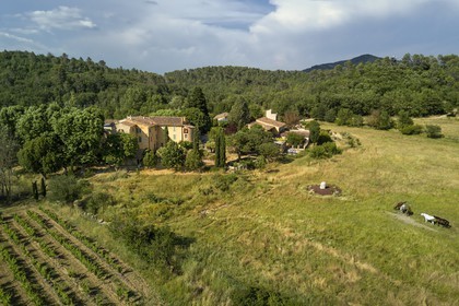 France, Var (83), Provence Verte, Bras, vers Saint-Maximin-la-Sainte-Baume, la maison d'hotes Le Peyrourier - une campagne en Provence (vue aérienne)