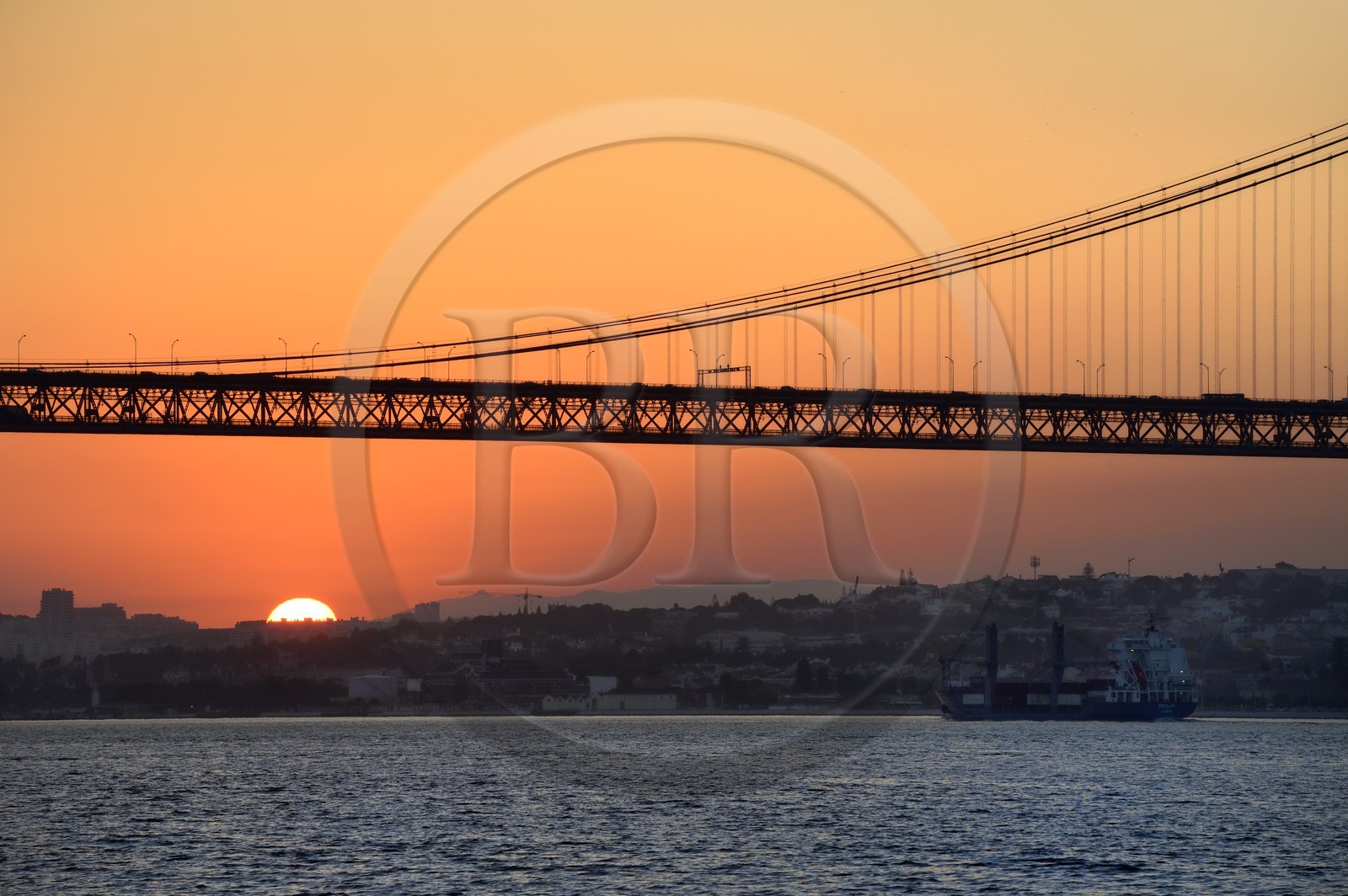 Portugal, Lisbon, 25 de Abril bridge on Tagus river