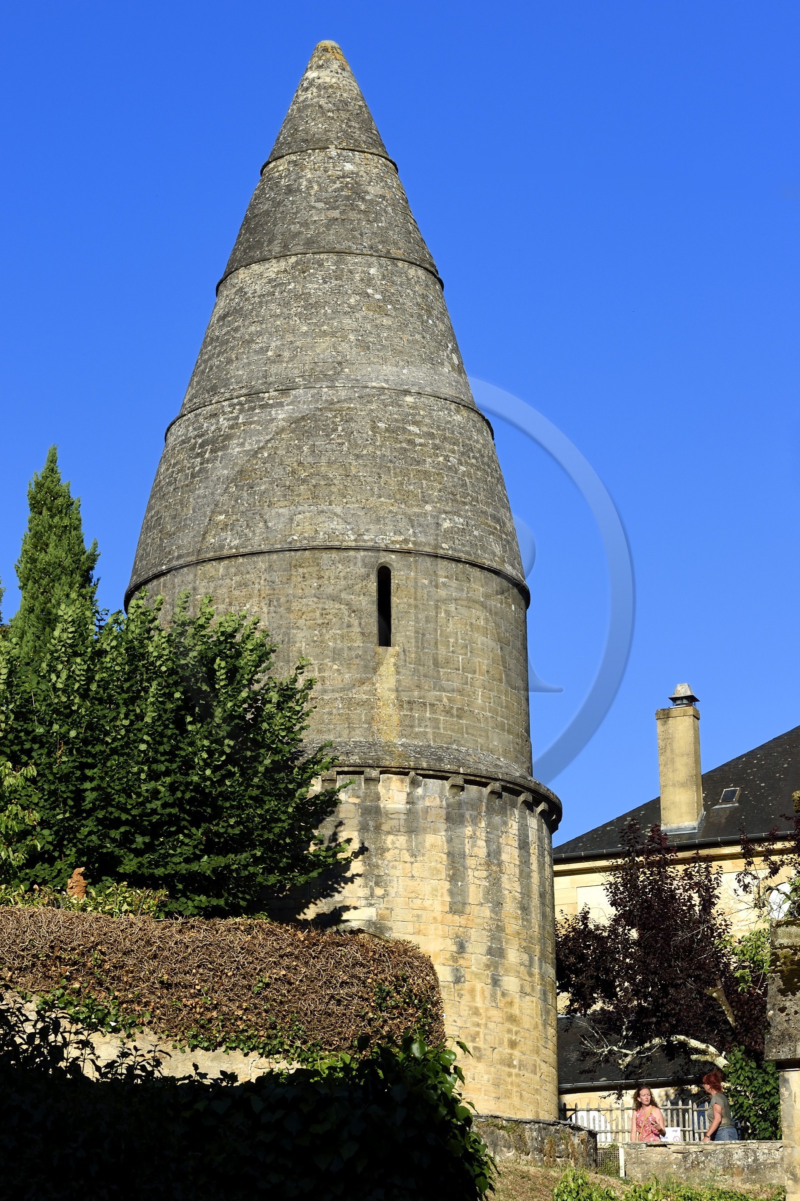 France, Dordogne (24), Périgord Noir, vallée de la Dordogne, Sarlat-la-Canéda, La Lanterne des morts ou tour Saint-Bernard (XIIème siècle) de près de 10 m de haut