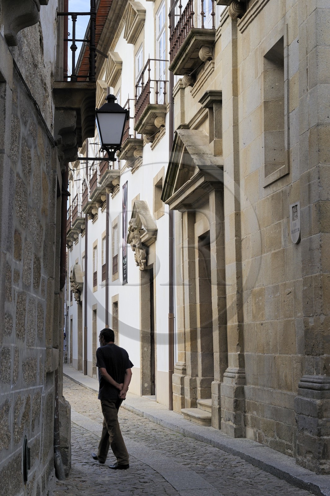 Portugal, région du Minho, Guimaraes, ville classée Patrimoine Mondial de l' UNESCO, archives municipale Alfredo Pimenta dans la rue Gravador Molarinho