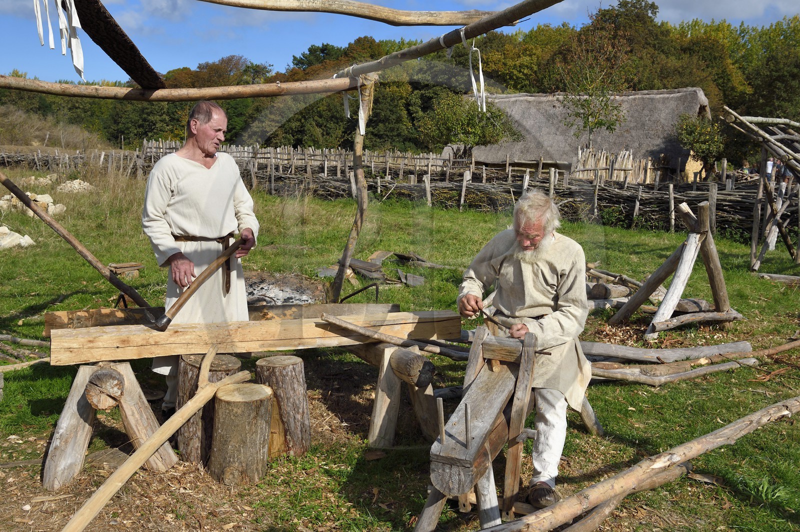 France, Calvados (14), Hérouville-Saint-Clair, Domaine de Beauregard, le parc historique Ornavik, reconstitution d'un village carolingien avec ses artisans et fermiers, menuisiers et charpentiers