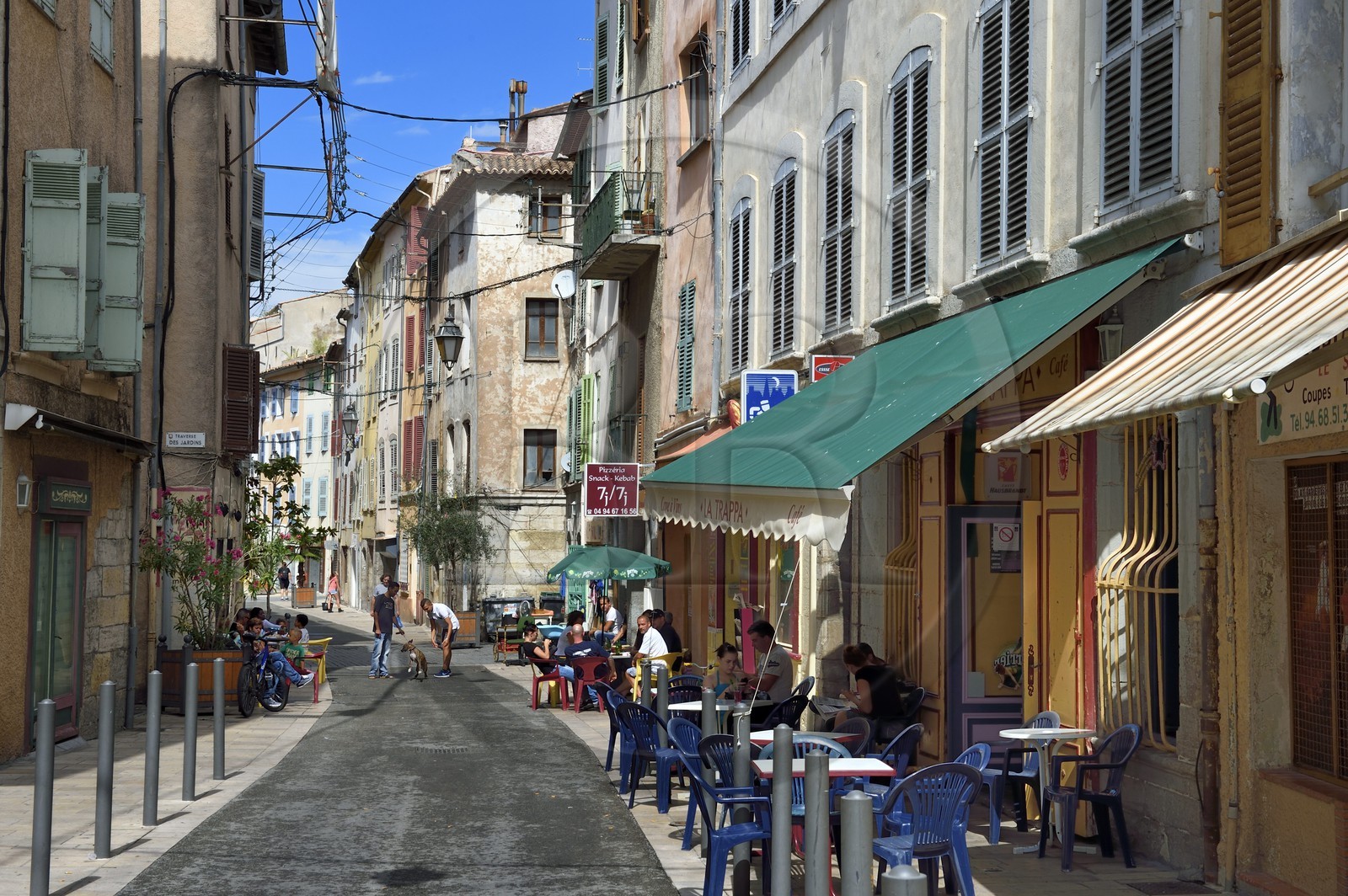 France, Var (83), Draguignan, rue de Trans au coeur de la vieille ville