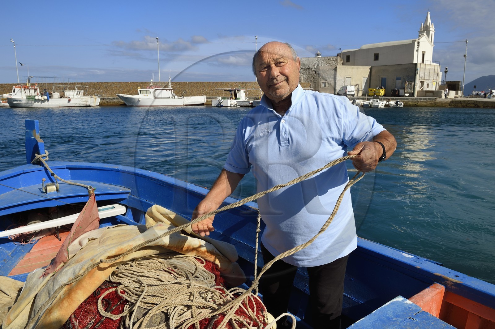 Italie, Sicile, iles Eoliennes, classées Patrimoine Mondial de l'UNESCO, Ile de Lipari, Lipari, le port de pêche de Marina Corta, le pecheur Enzo Tomarchio dit Enzo Il Negro