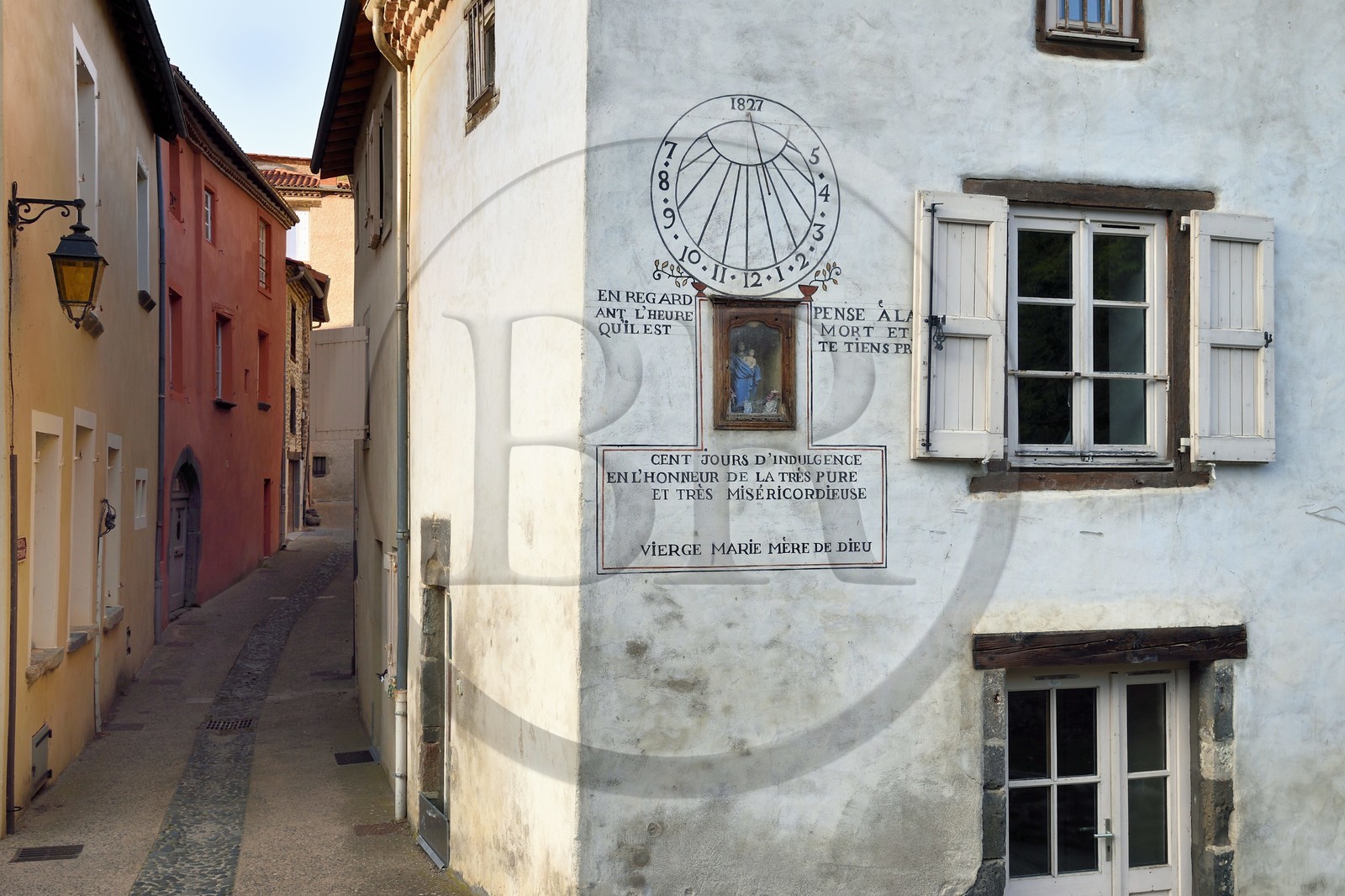 France, Haute-Loire (43), Blesle, labellisé Les Plus Beaux Villages de France, cadran solaire de 1827 France, Haute-Loire (43), Blesle, labellisé Les Plus Beaux Villages de France, cadran solaire de 1827