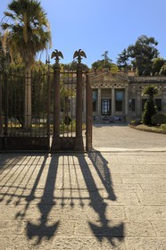 Italie, Toscane, l’Ile d’Elbe, San Martino, aigle imperial en haut des grilles de la Villa Napoleonica achetée par Napoléon 1er lors de son exile