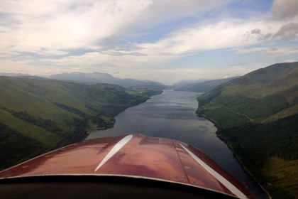 Royaume-Uni, Ecosse, Highland, survol en Cesna du canal Calédonien qui relie la côte est à la côte ouest de l'Ecosse, Loch Oich (vue aérienne)