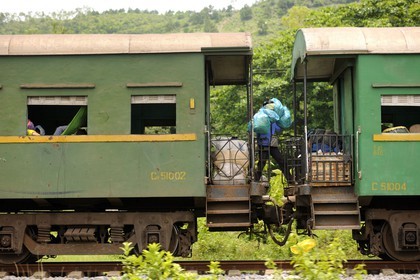 Vietnam, Train reserved for the traders and their goods between Hanoi and Along, crossing between two carriages