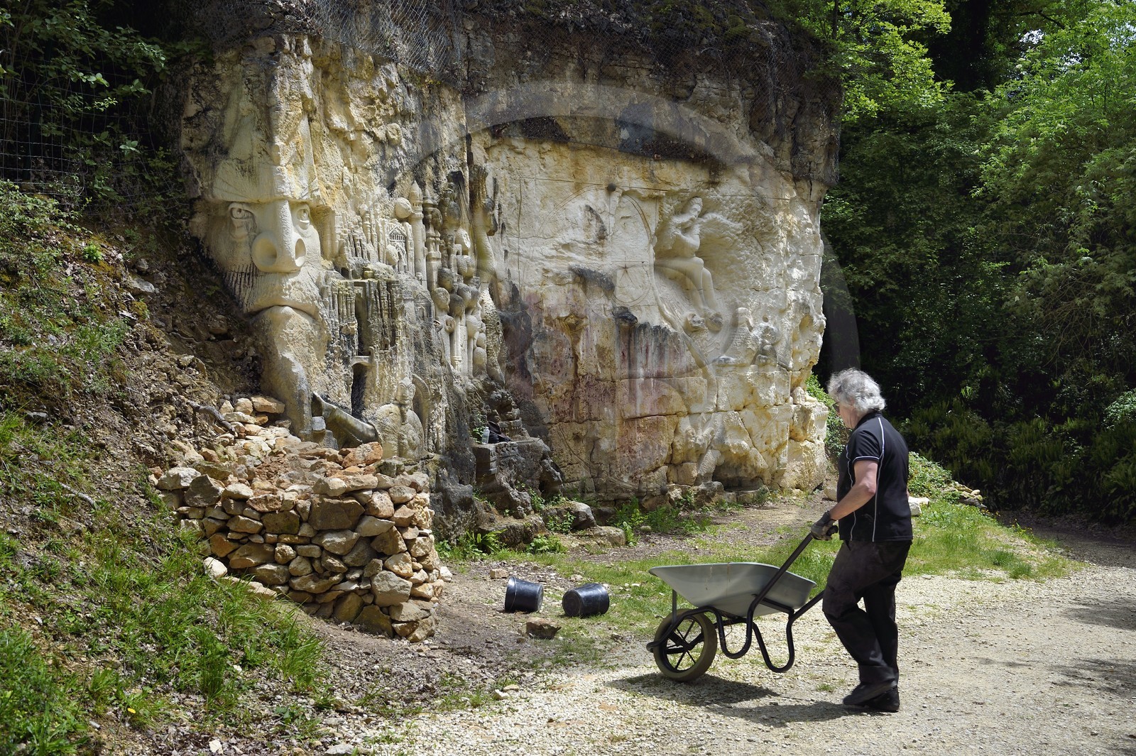 France, Charente-Maritime (17), Saintonge, Port-d'Envaux, Les Lapidiales crées par Alain Tenenbaum, Land art, sculptures à ciel ouvert dans l'ancienne carrière des Chabossières